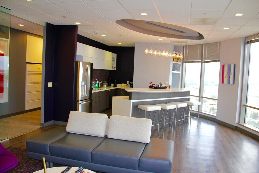 More Photos Of 100 N Tampa St, Tampa Office For Lease