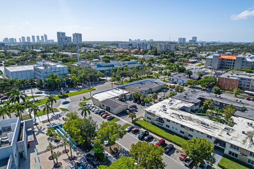 More Photos Of 16978-16990 NE 19th Ave, North Miami Beach Storefront Retail Office For Lease