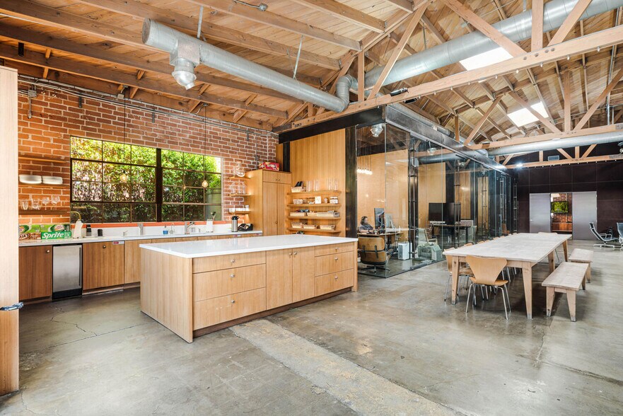 More Photos Of 2210 Broadway, Santa Monica Loft Creative Space For Lease