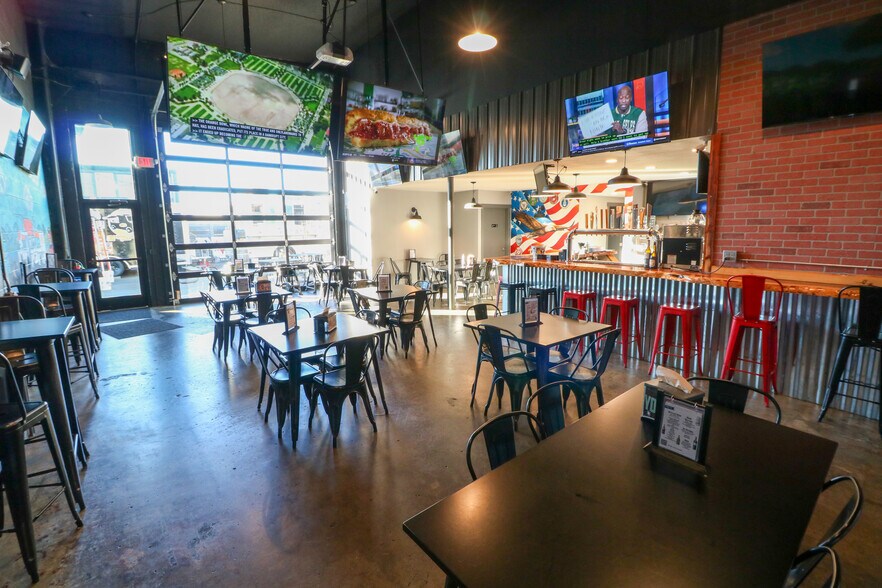 More Photos Of 775 N Front St, Coos Bay Bar For Sale