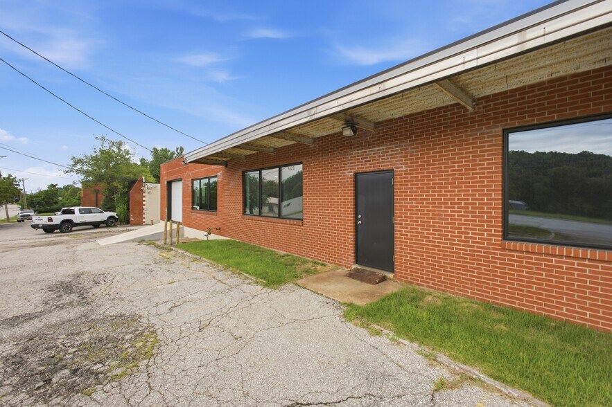 More Photos Of 5629 Raytown Rd, Raytown Industrial For Sale