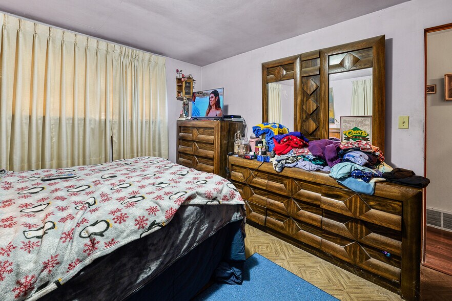 More Photos Of 4991 Arthur Rd, Slinger Hotel For Sale