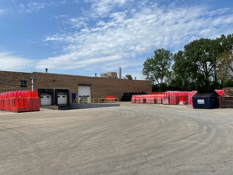 More Photos Of 2500 Production Dr, St Charles Manufacturing For Lease