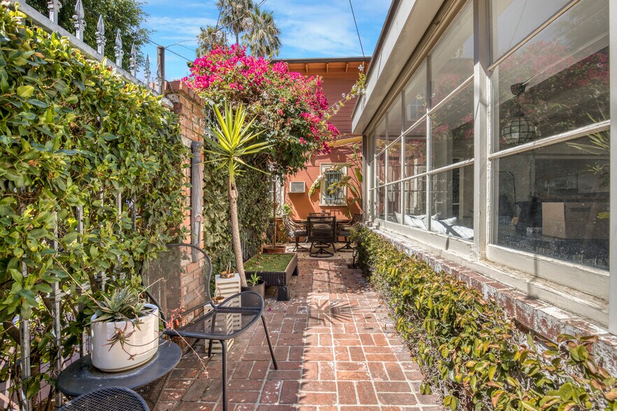 More Photos Of 1276 N Sweetzer Ave, West Hollywood Apartments For Sale