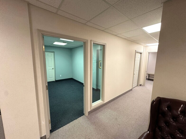 More Photos Of 55 Sullys Trl, Pittsford Office For Lease