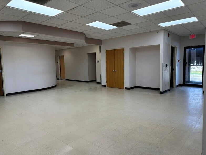More Photos Of 961 Canal St, Syracuse Medical For Sale