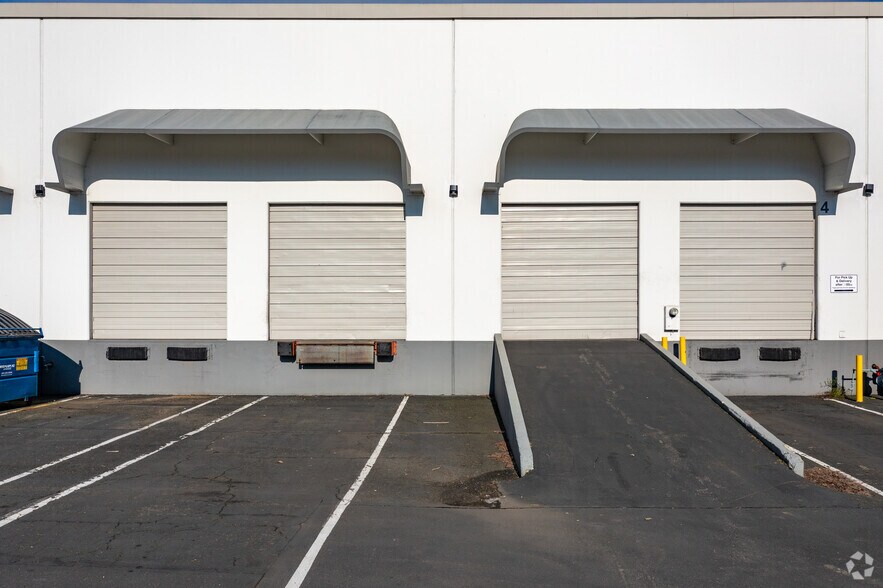 More Photos Of 3205-3223 NW Guam St, Portland Light Manufacturing For Lease