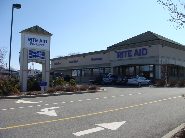 Primary Photo Of 85 Huttleston Ave, Fairhaven Drugstore For Lease