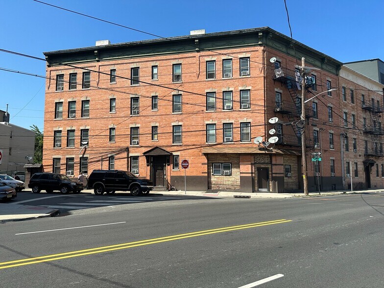 More Photos Of 672 Grand St, Jersey City Apartments For Sale