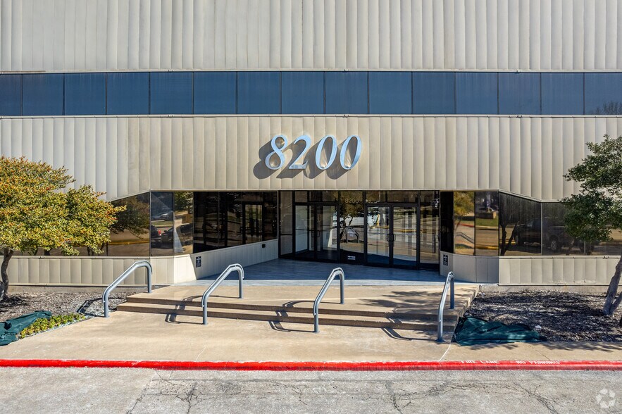 More Photos Of 8200 Brookriver Dr, Dallas Unknown For Lease