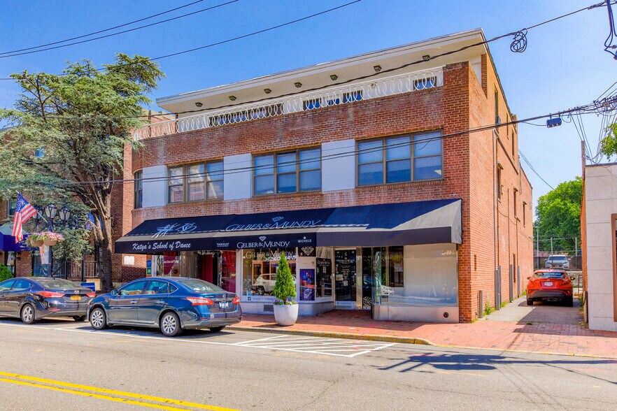 More Photos Of 5 Bond St, Great Neck Storefront Retail Office For Lease