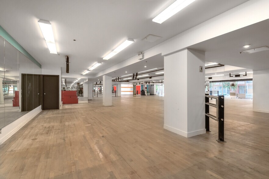 More Photos Of 7345 Boul Saint-Laurent, Montréal Storefront Retail Residential For Sale