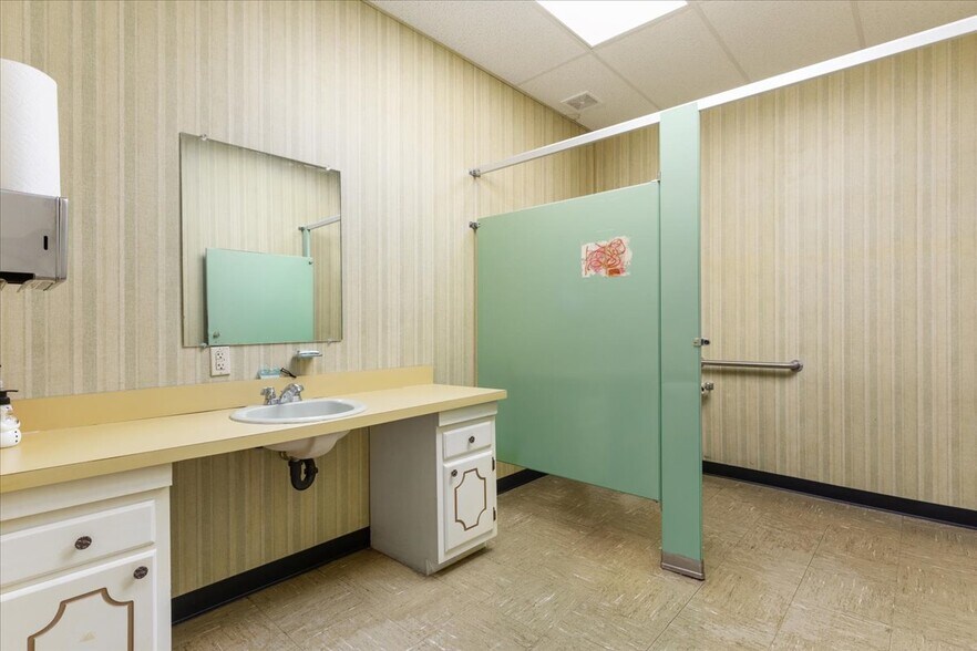 More Photos Of 11 Water St, Front Royal Loft Creative Space For Lease