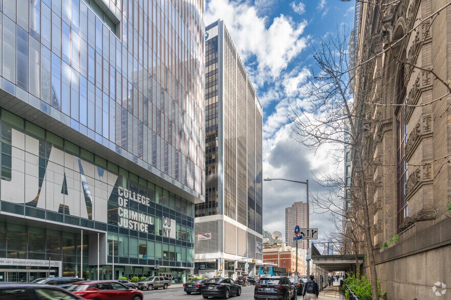 More Photos Of 555 W 57th St, New York Office For Lease