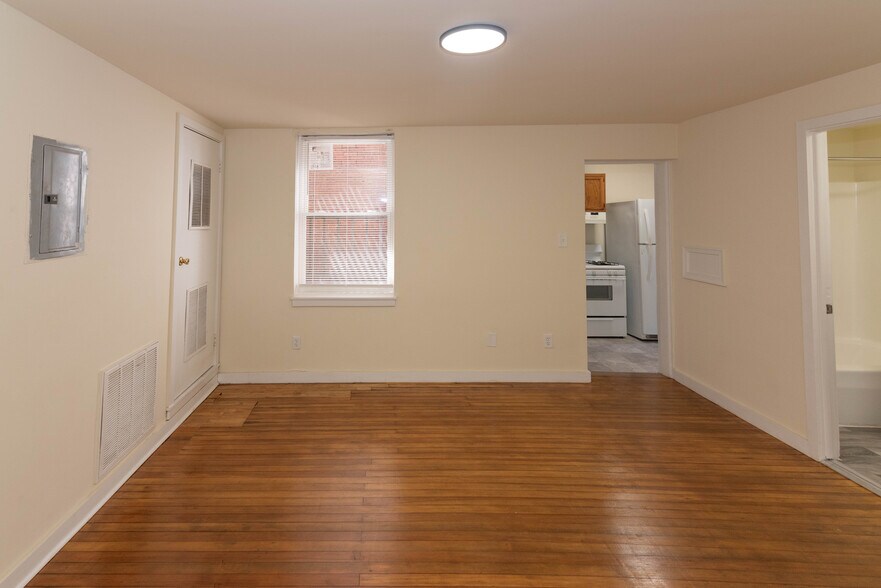 More Photos Of 2100-2102 Maryland Ave, Baltimore Apartments For Sale