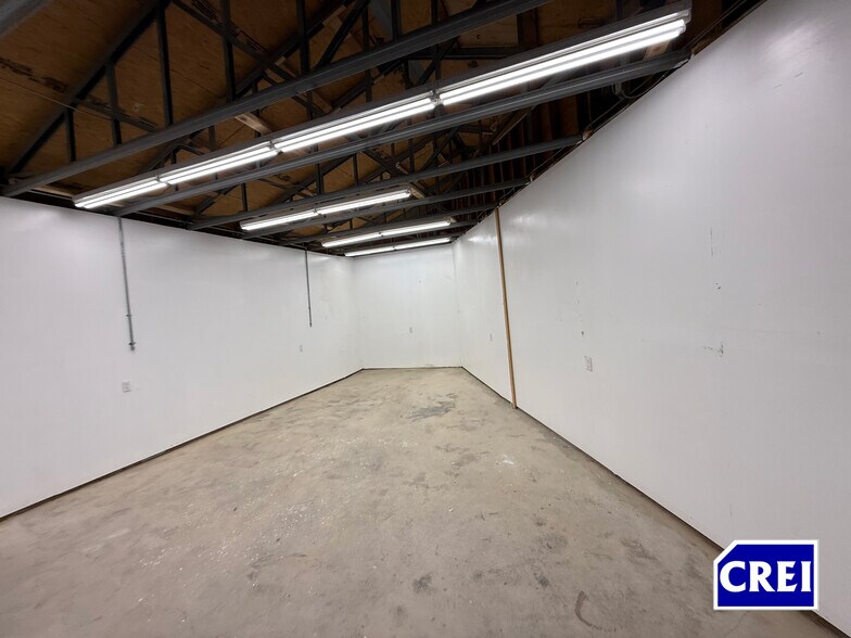 More Photos Of 6809 S Victoria Ave, Los Angeles Service For Lease