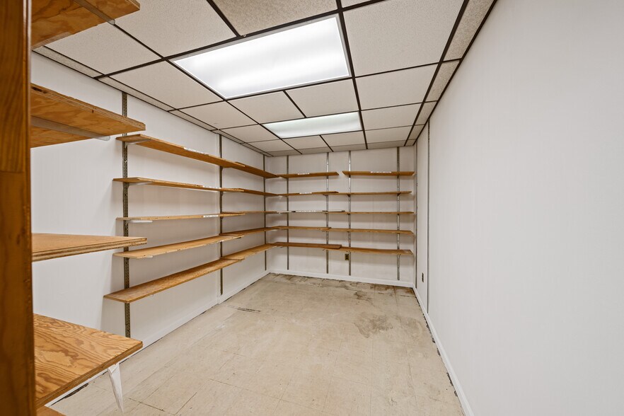 More Photos Of 115 Roosevelt Ave, Belleville Industrial For Lease