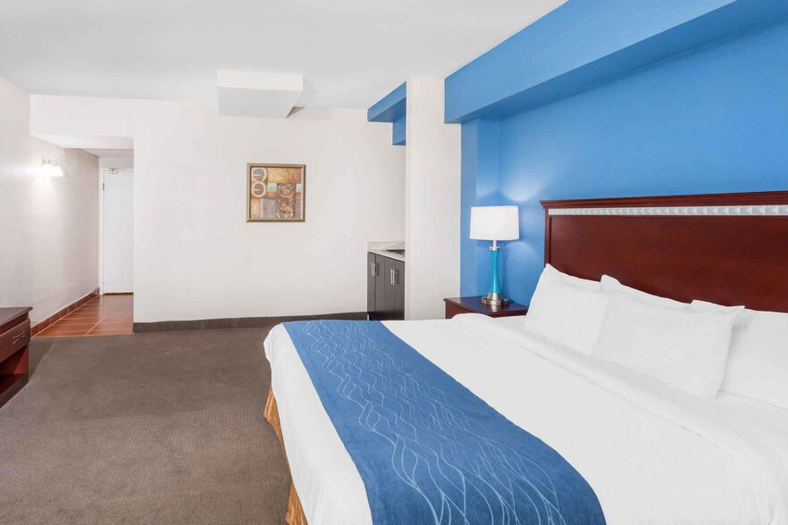 More Photos Of 215 E Walworth Ave, Delavan Hotel For Sale