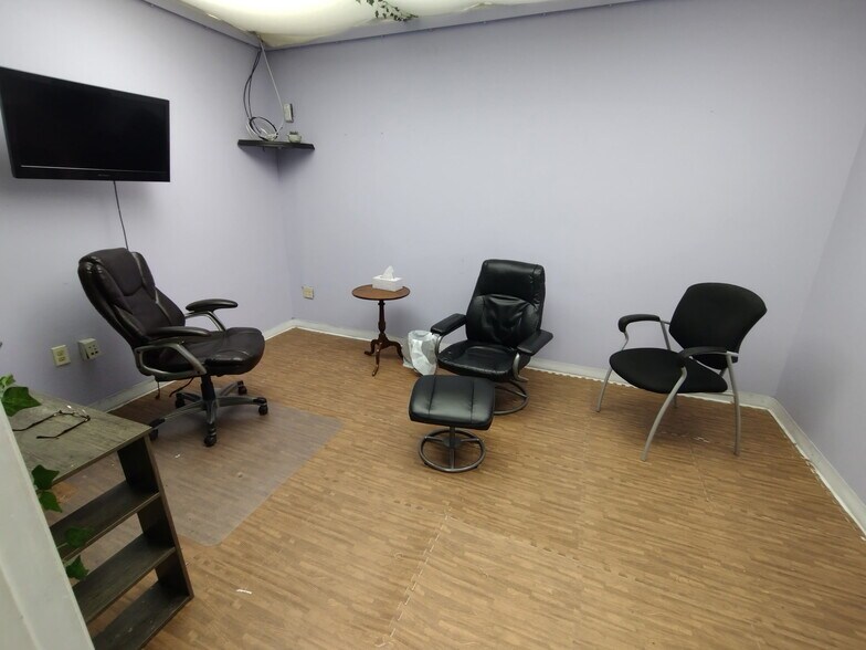 More Photos Of 1667 Crofton Ctr, Crofton Medical For Lease