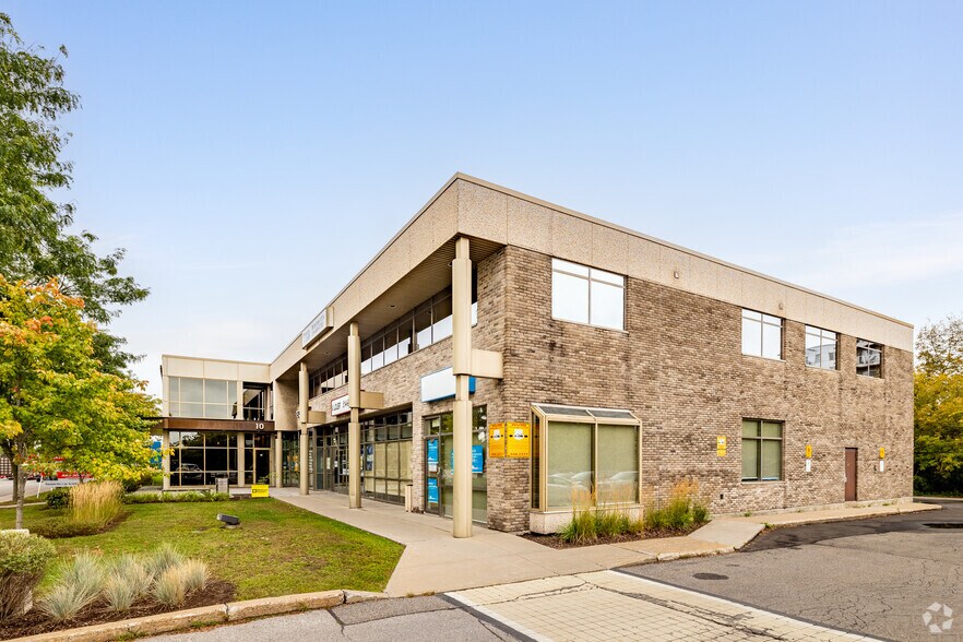 More Photos Of 10 Boul De La Seigneurie E, Blainville Storefront Retail Office For Sale