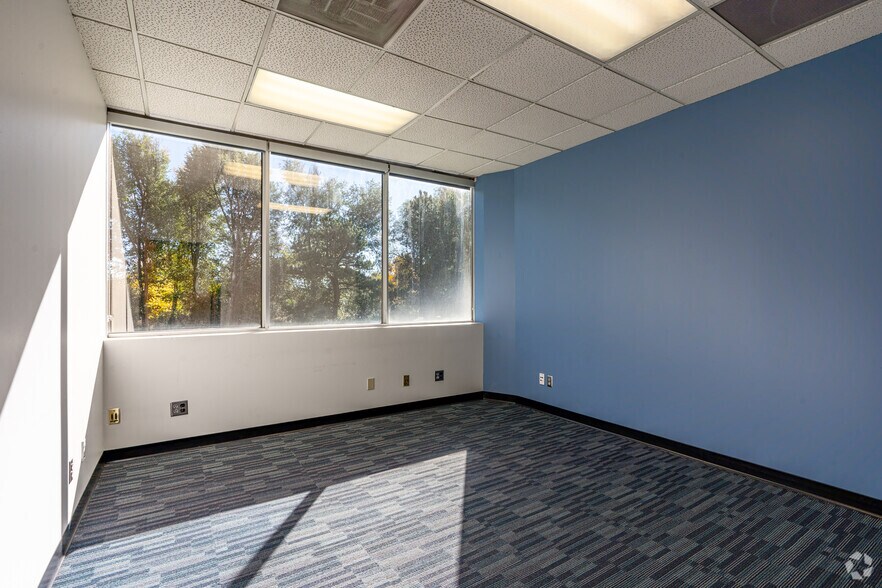 More Photos Of 3630 Sinton Rd, Colorado Springs Office For Sale