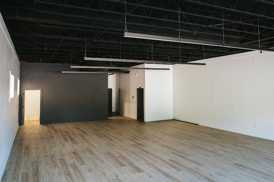 More Photos Of 704 N Gloster St, Tupelo Office For Sale