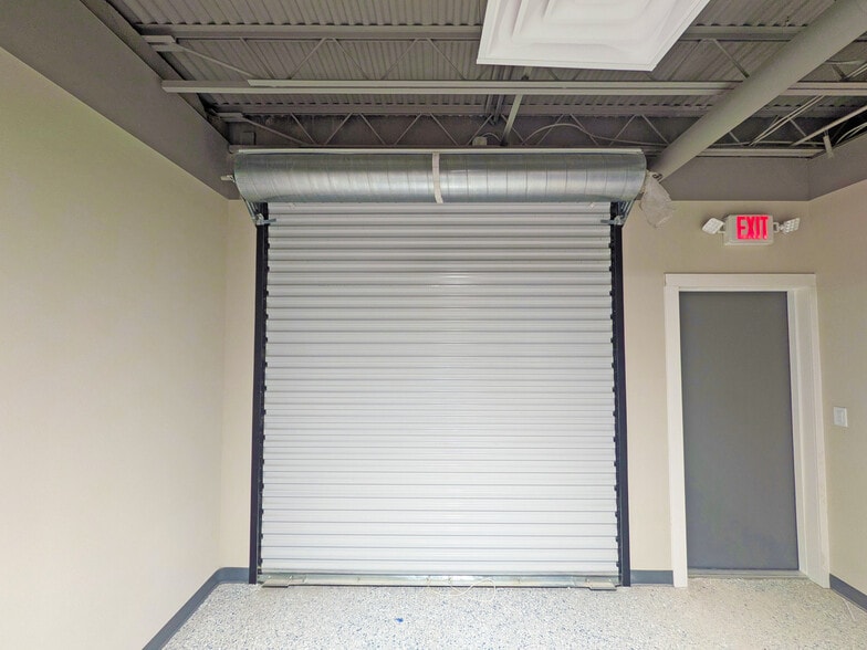 More Photos Of 16731 Mcgregor Blvd, Fort Myers General Retail For Lease