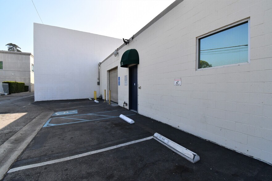 More Photos Of 31-77 W Del Mar Blvd, Pasadena Warehouse For Lease