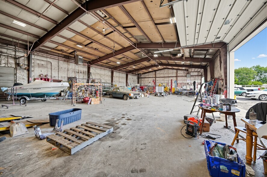 More Photos Of 32 Industrial Ct, Seekonk Warehouse For Lease