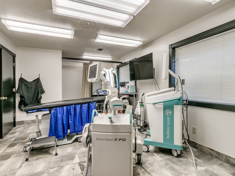 More Photos Of 2124 S Shadowlake, Oklahoma City Medical For Lease