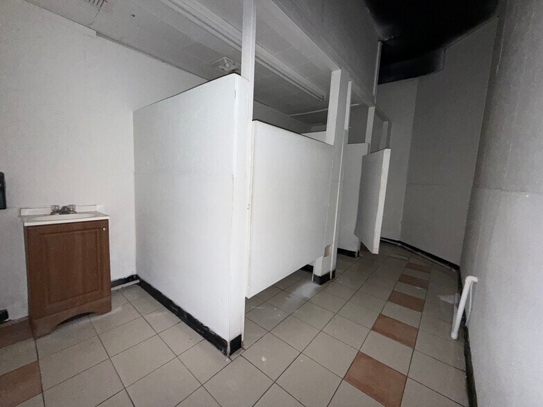 More Photos Of 5438 E Grand Ave, Dallas Storefront For Lease