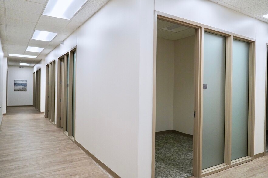 More Photos Of 15 Worthington Access Dr, Maryland Heights Coworking Space