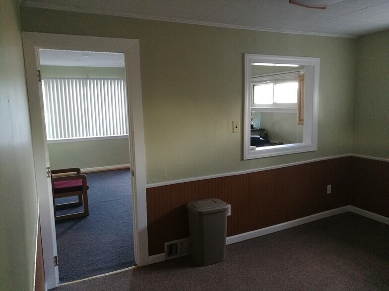 More Photos Of 1303 Veterans Hwy, Bristol Office For Sale