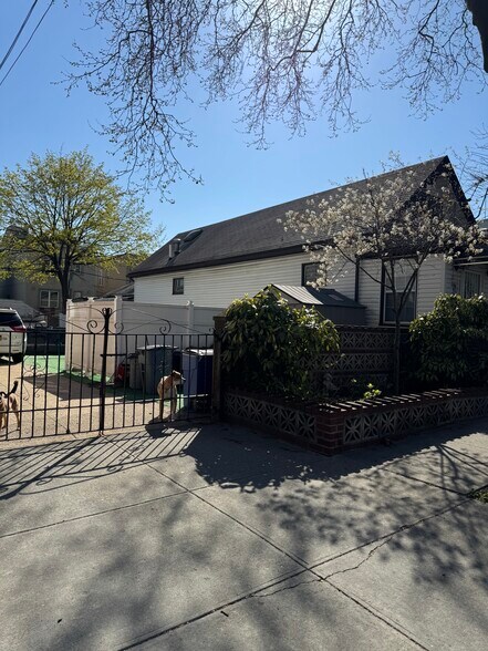 More Photos Of 7215 73rd St, Glendale Land For Sale