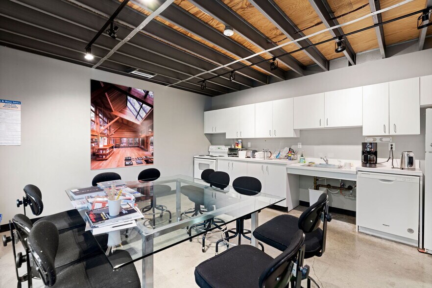 More Photos Of 115 Willow Ave, Somerville Manufacturing For Sale