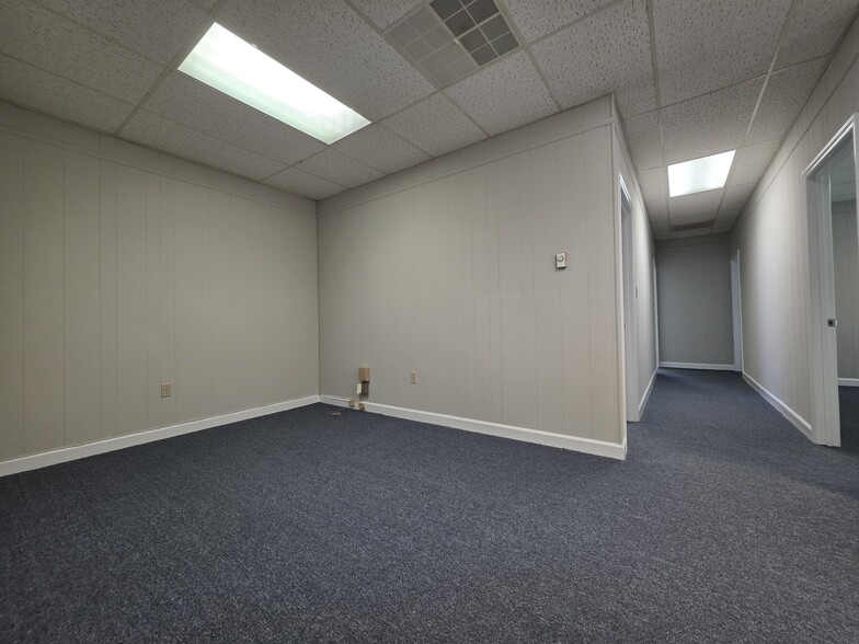 More Photos Of 404 St Andrews Dr, Greenville Office For Lease