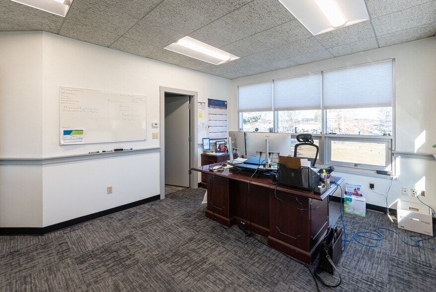 More Photos Of 116 Parker St, Newburyport Manufacturing For Sale