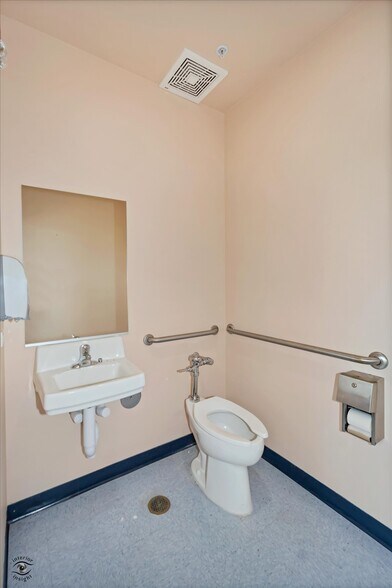 More Photos Of 912 Northwest Hwy, Fox River Grove Medical For Lease