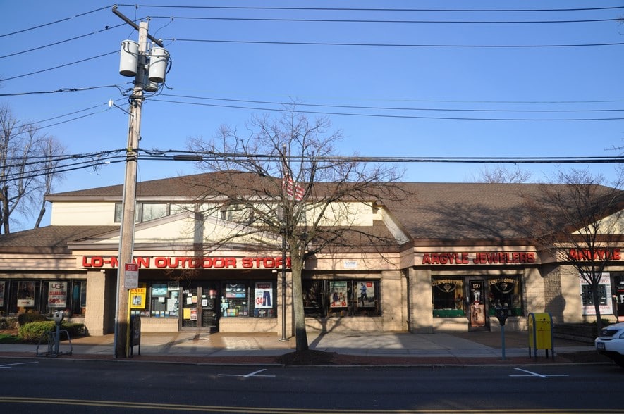 More Photos Of 140-170 Deer Park Ave, Babylon Storefront Retail Office For Lease