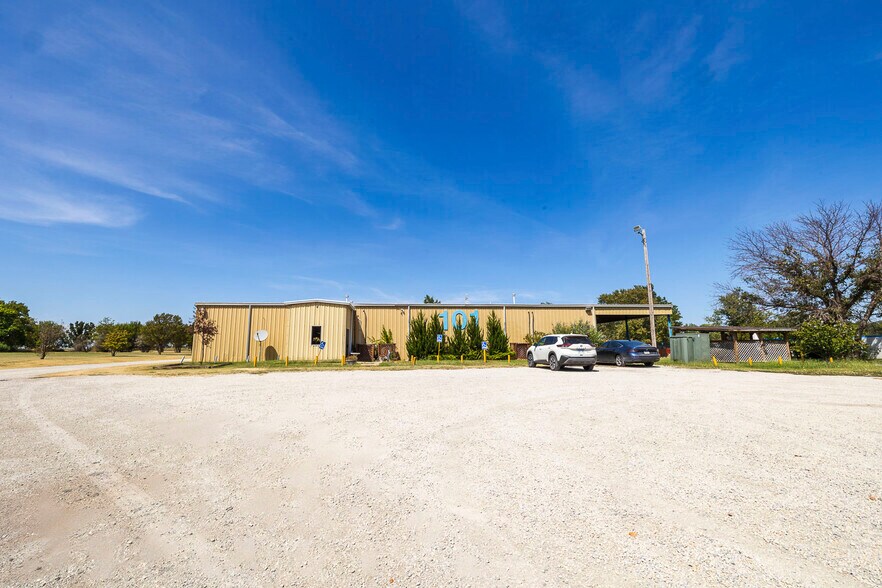 More Photos Of 2206 E 101st St N, Valley Center Specialty For Sale
