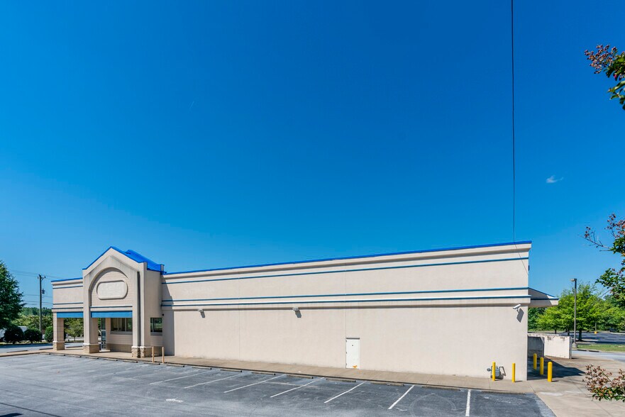 More Photos Of 2195 Southport Rd, Spartanburg Freestanding For Sale