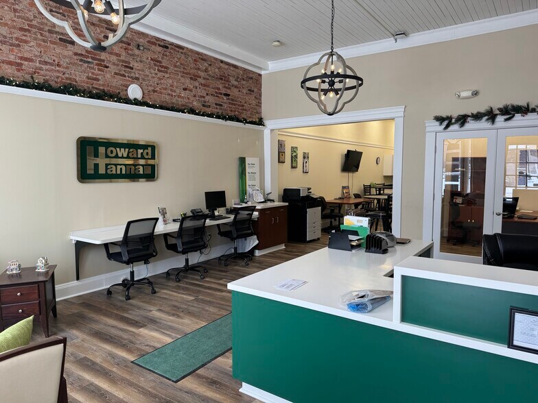 More Photos Of 9 Main St, Brockport Office For Lease