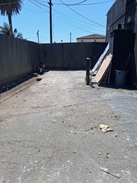 More Photos Of 2320 W Slauson Ave, Los Angeles Warehouse For Lease
