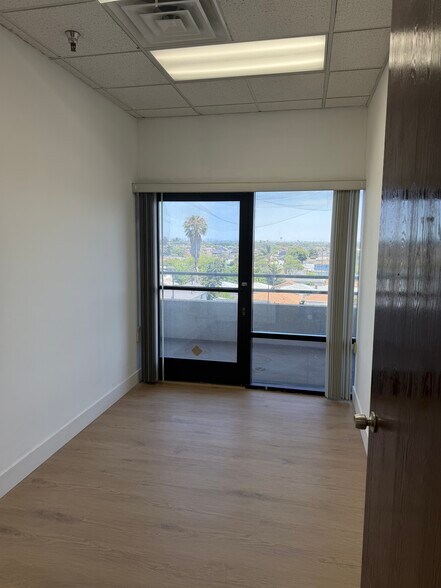 More Photos Of 15342 Hawthorne Blvd, Lawndale Office For Lease