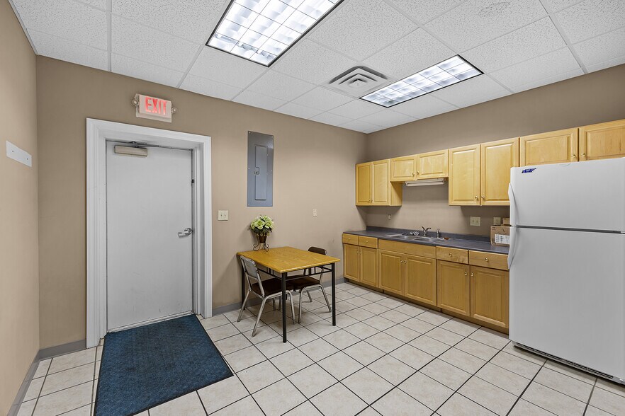 More Photos Of 107 Shannon St, Jackson Office For Sale