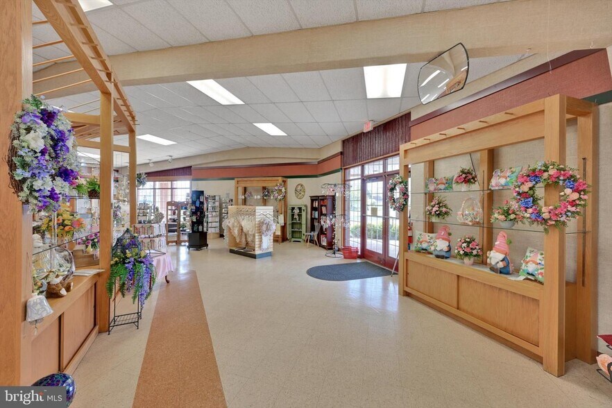 More Photos Of 501 W Washington Ave, Myerstown General Retail For Sale
