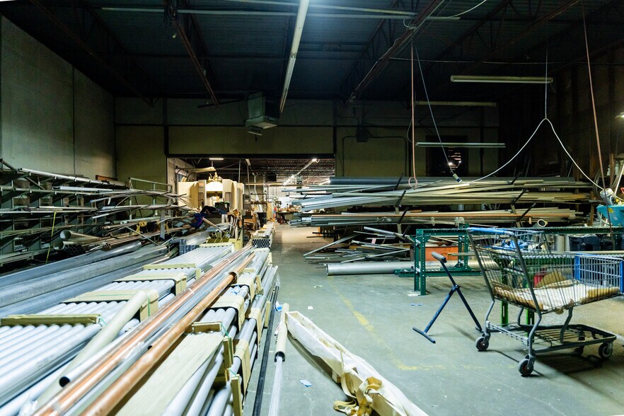 More Photos Of 1630 N Interstate 35 E, Lancaster Flex For Sale