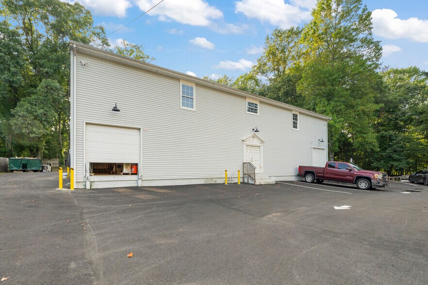 More Photos Of 138 Lakeview Dr, Gibbsboro Light Distribution For Sale