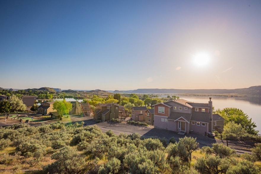 More Photos Of 57662 N Hwy 155 N, Electric City Hotel For Sale