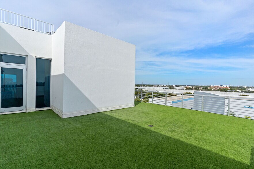 More Photos Of 10450 NW 33rd St, Doral Office For Sale